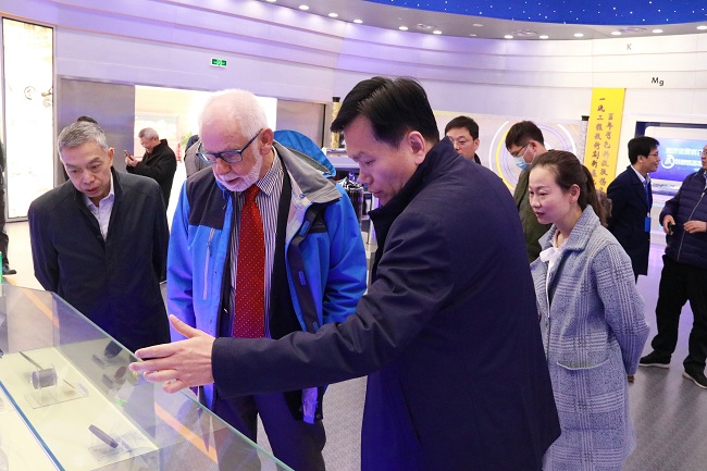 中国工程院外籍院士Michael Hood来访中国华球体育（中国）官方网站