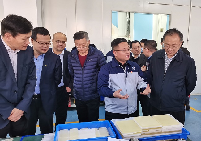 集团外部董事到华球体育（中国）官方网站国晶辉调研