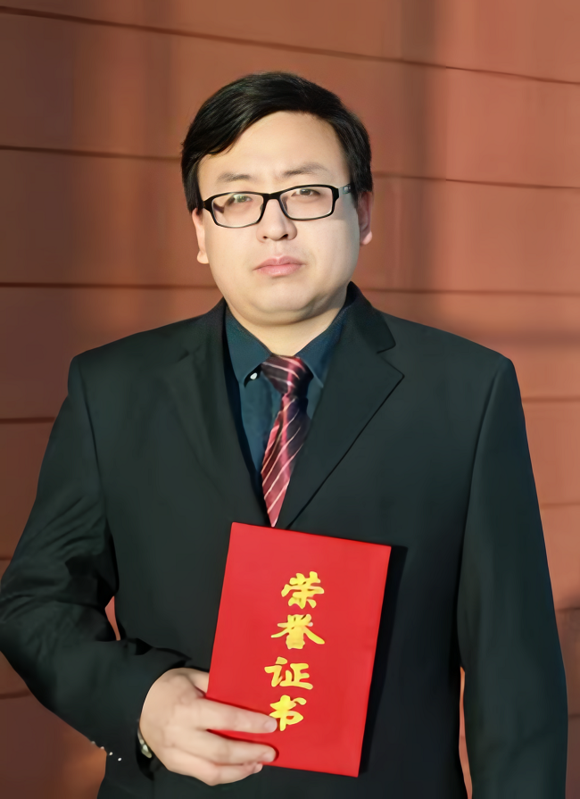 主题教育进行时 | “学思想、强党性、重实践、建新功”华球体育（中国）官方网站故事系列展播（五）粉材工匠温余苗：善读“无字之书”